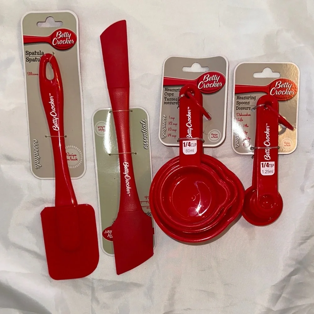 4 piece red Betty Crocker measuring baking set